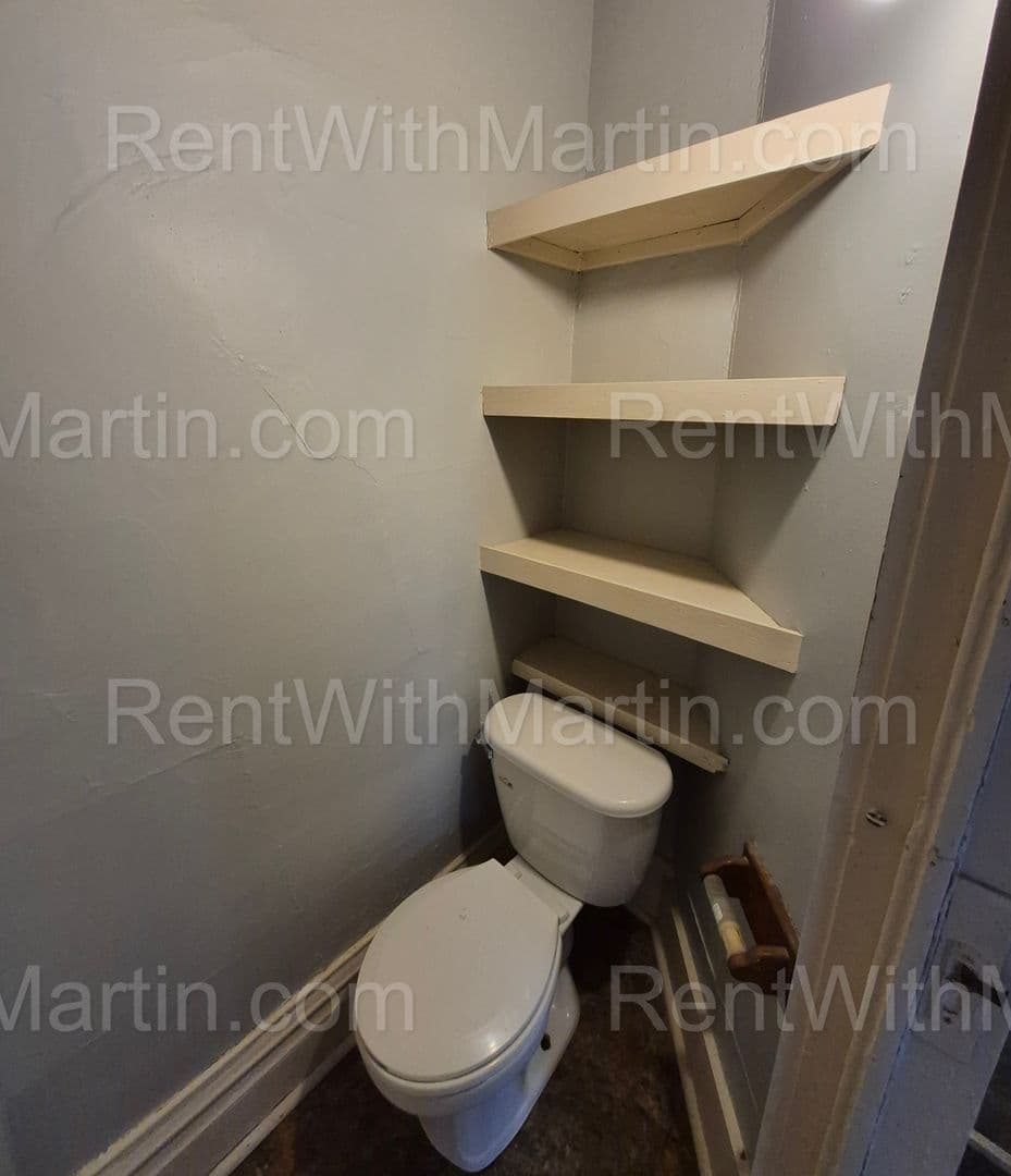 Waterloo Apartment: 910 Mulberry St