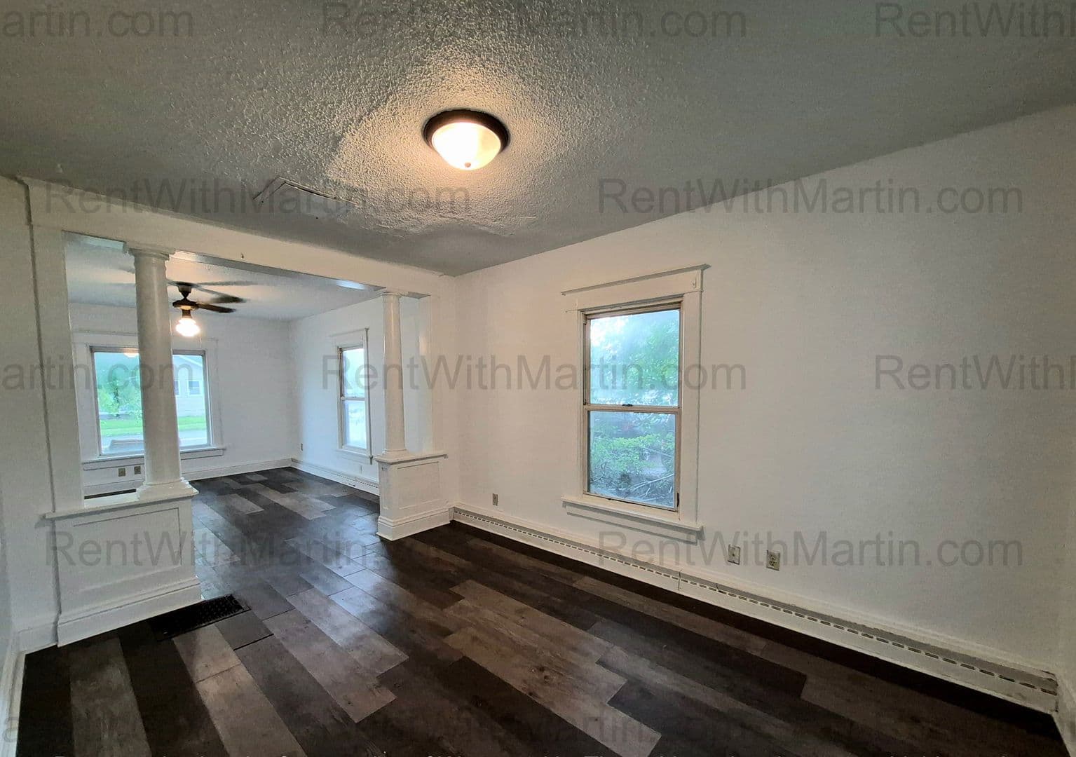 Waterloo House: 912 Broadway St