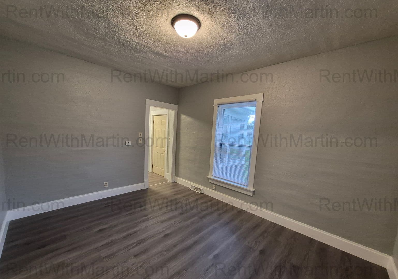 Waterloo House: 1404 W 2nd St