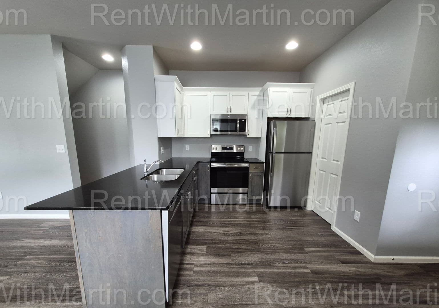 Cedar Falls Apartment: 214-216 N Francis St
