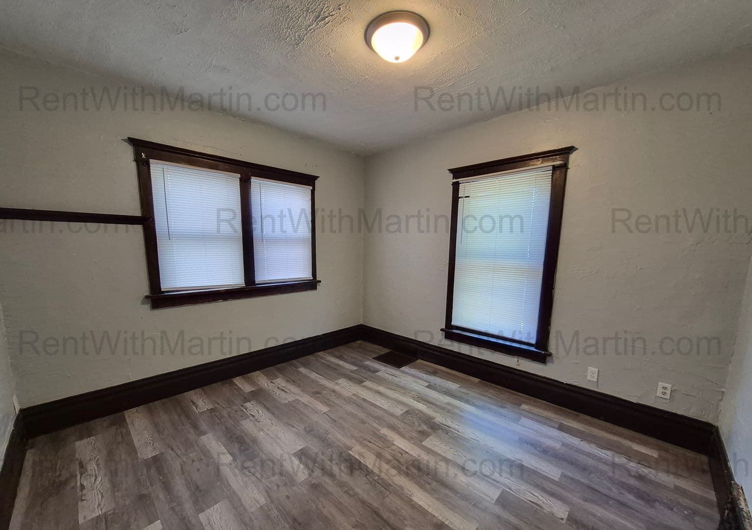 Waterloo House: 1107 Mulberry St