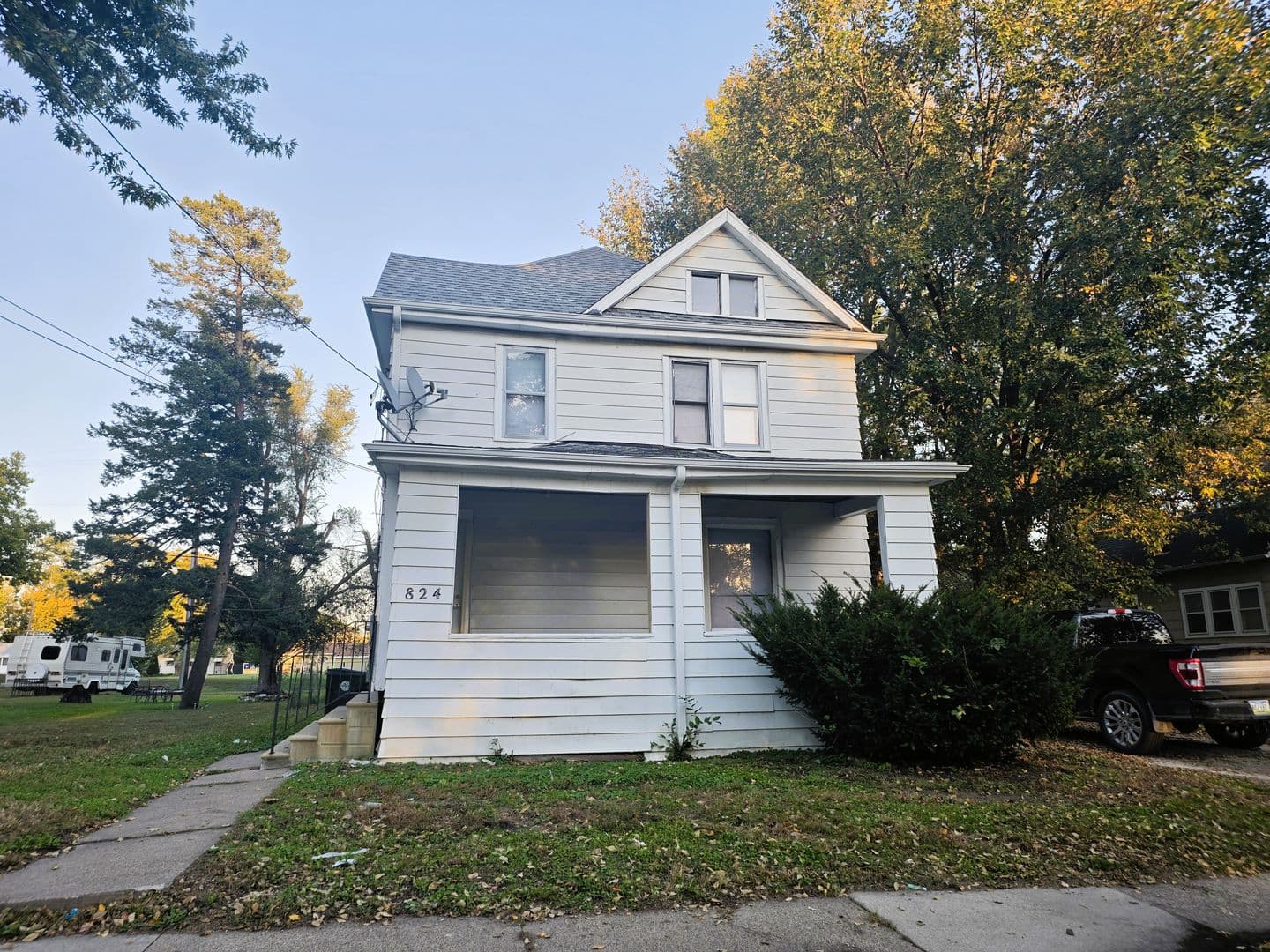 Waterloo House: 824 Logan Ave