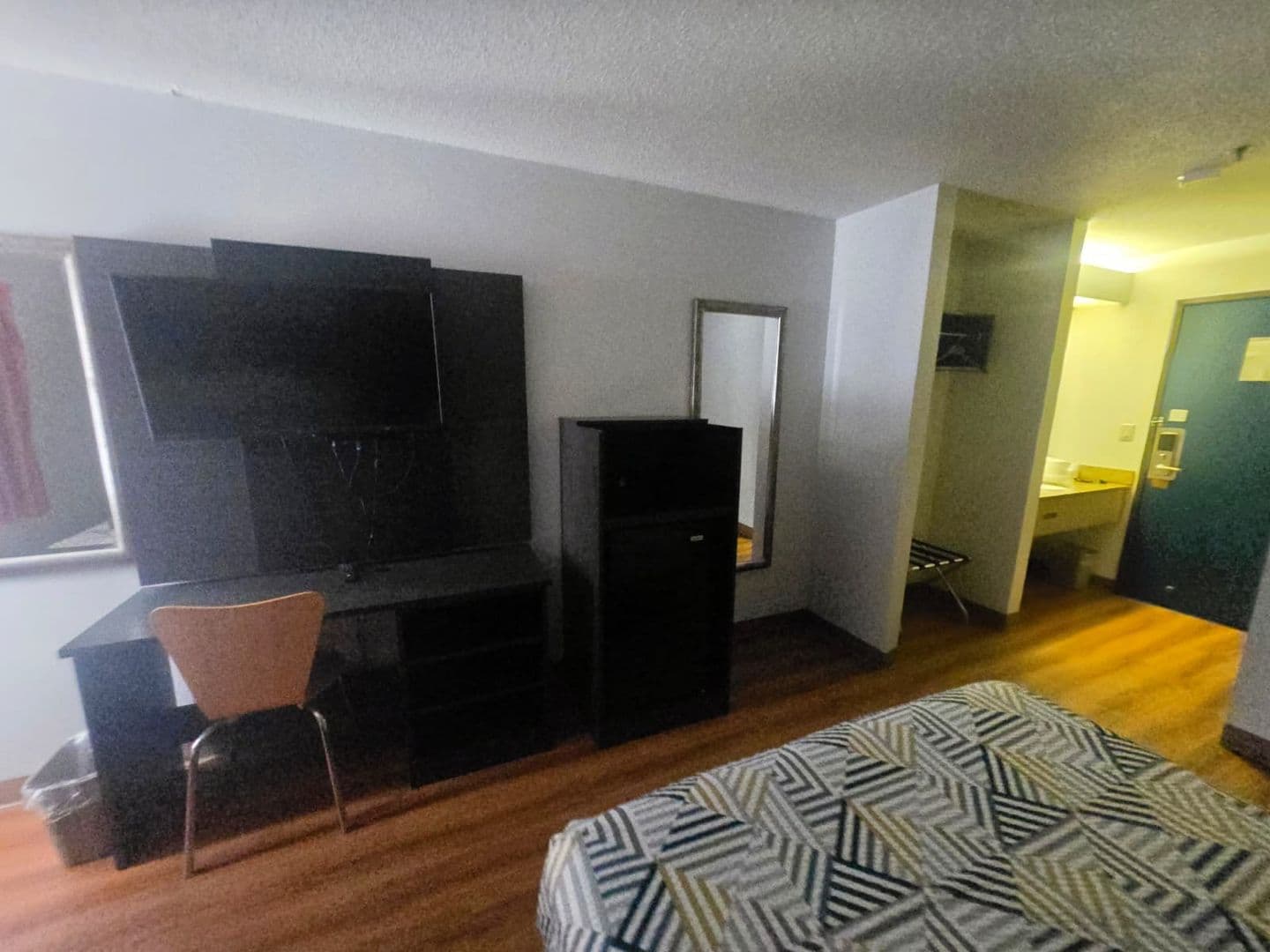 Waterloo Apartment: 2141 La Porte Rd