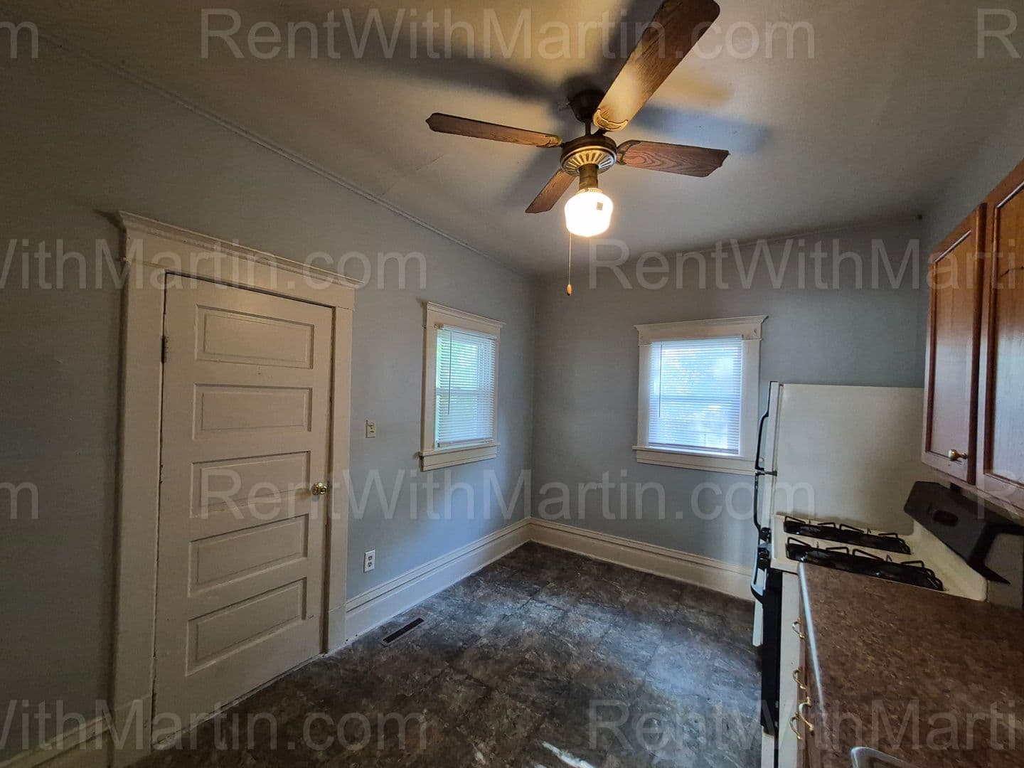 Waterloo Apartment: 910 Mulberry St