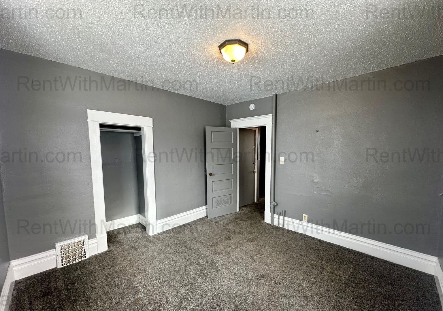 Waterloo Apartment: 910 Mulberry St
