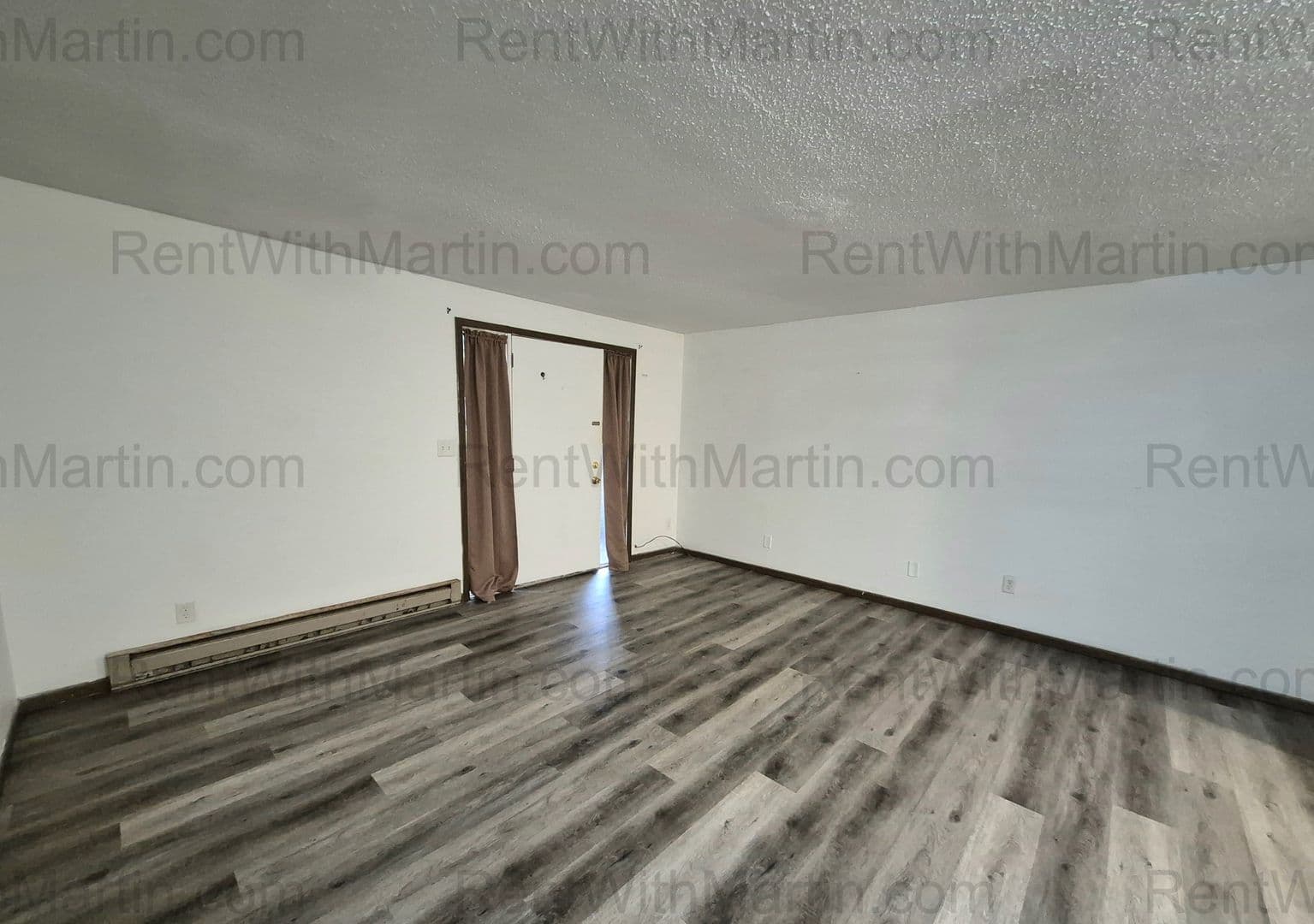 Waterloo Apartment: 1009 Thorndale Ave