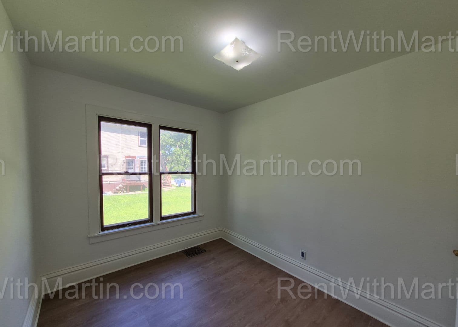 Waterloo House: 824 Logan Ave