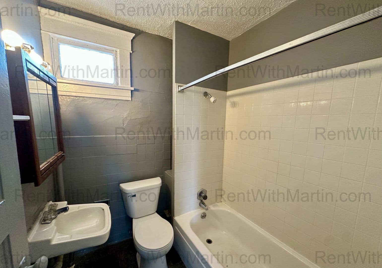 Waterloo Apartment: 910 Mulberry St
