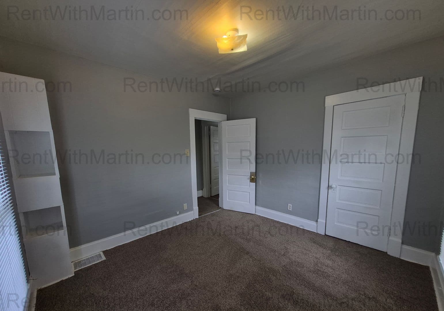 Waterloo House: 1404 W 2nd St
