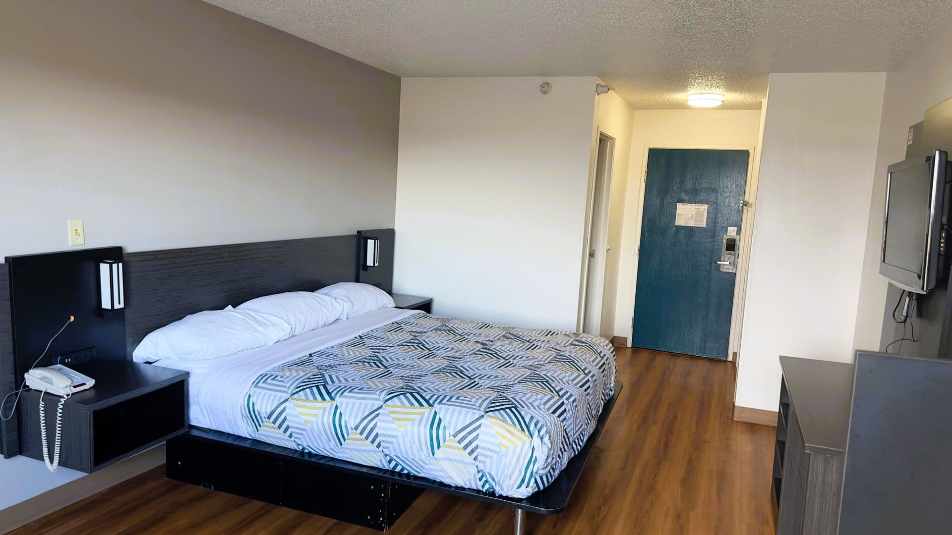 Waterloo Apartment: 2343 Logan Ave