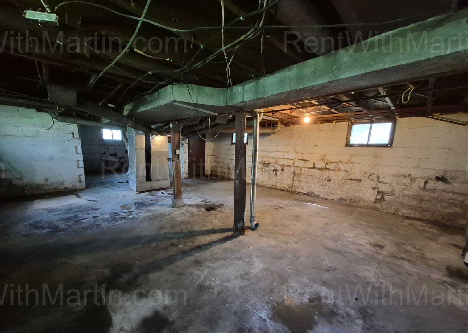 Waterloo House: 824 Logan Ave
