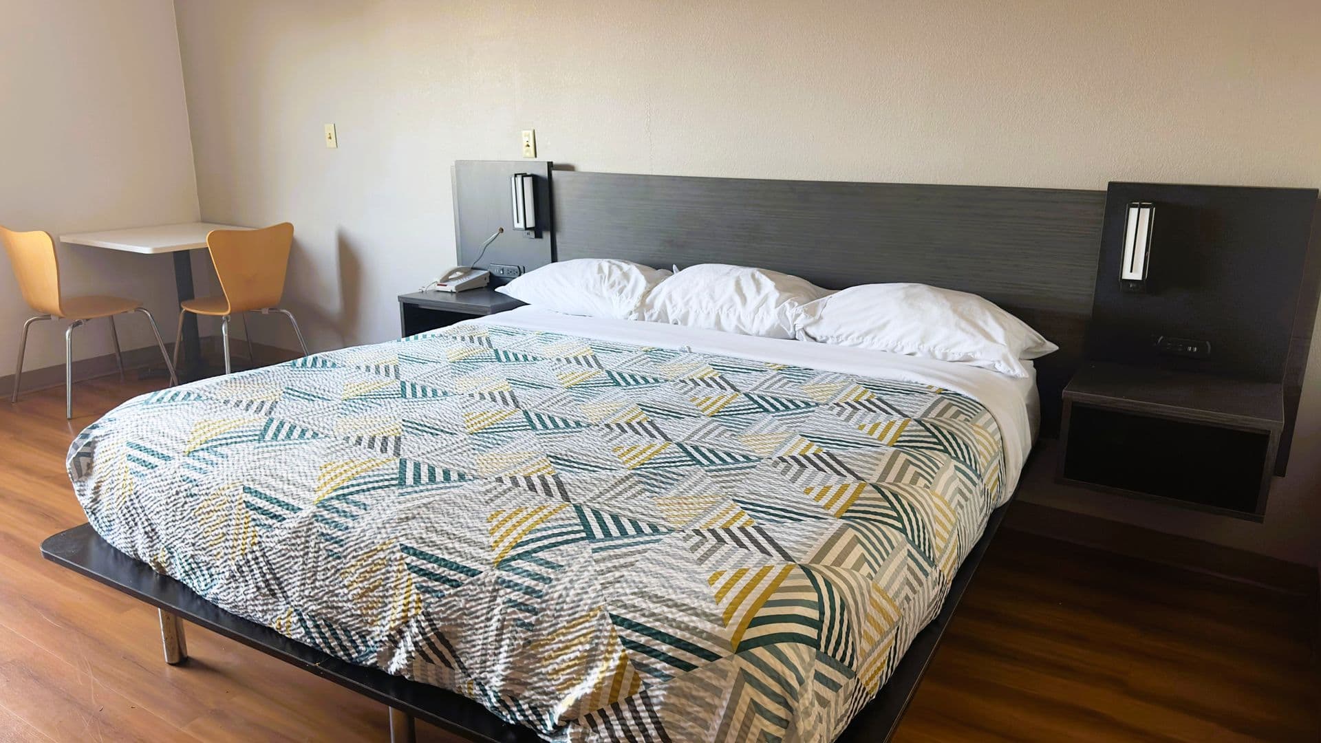 Waterloo Apartment: 2343 Logan Ave