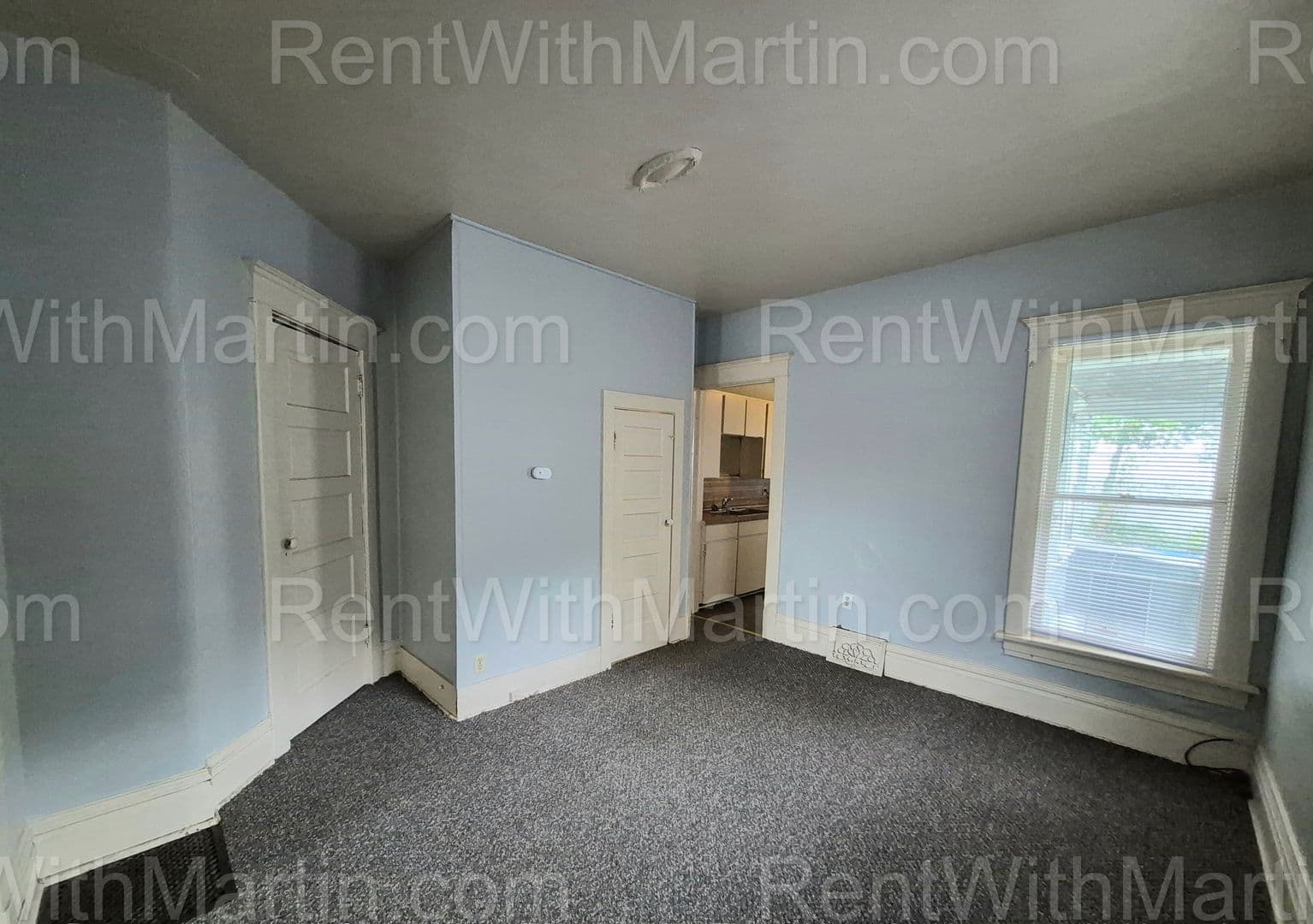 Waterloo Apartment: 910 Mulberry St