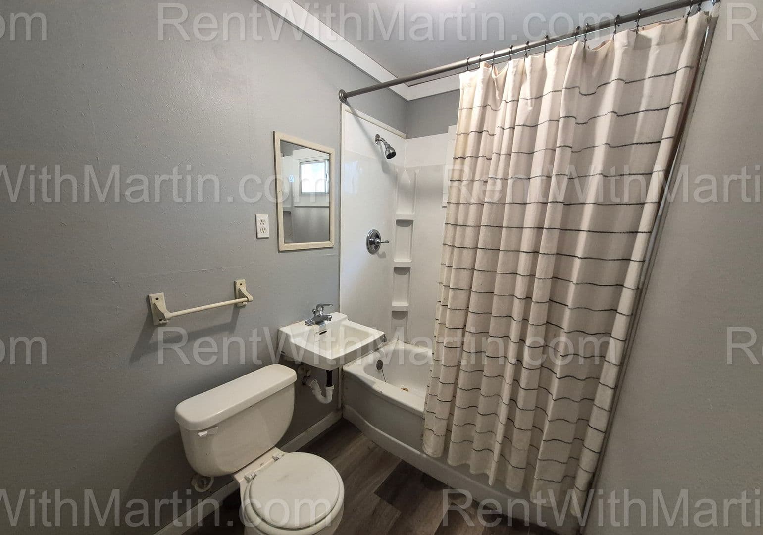 Waterloo House: 1212 Lincoln St