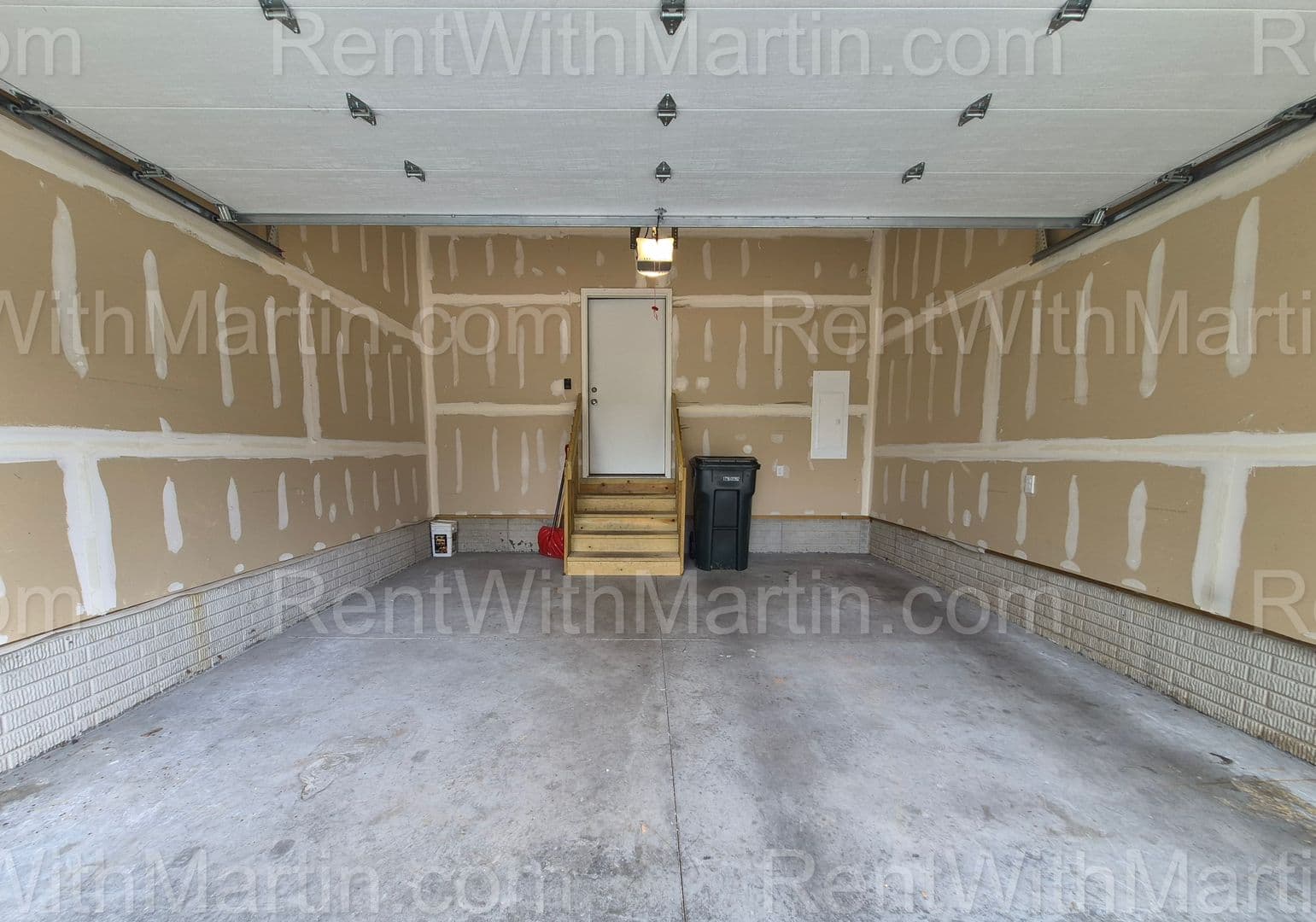 Cedar Falls Apartment: 214-216 N Francis St