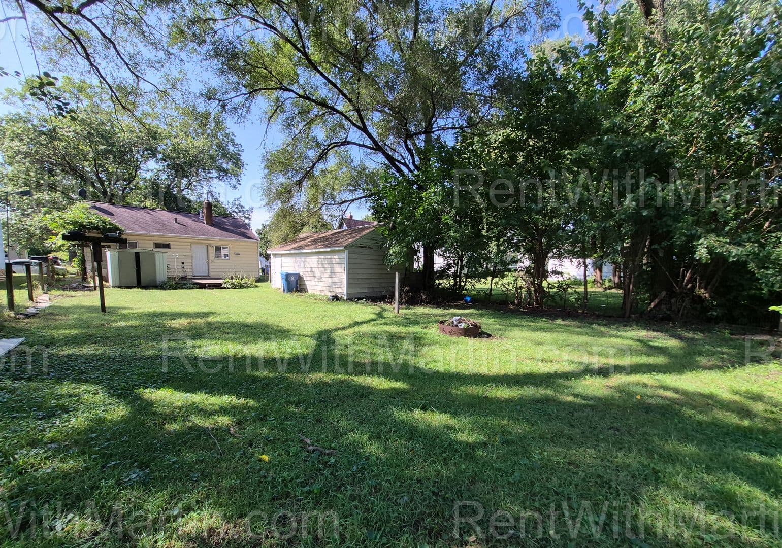 Waterloo House: 1212 Lincoln St