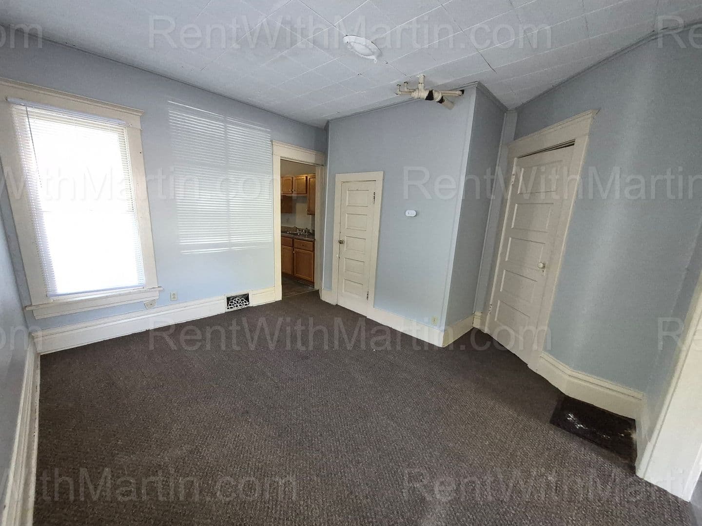 Waterloo Apartment: 910 Mulberry St