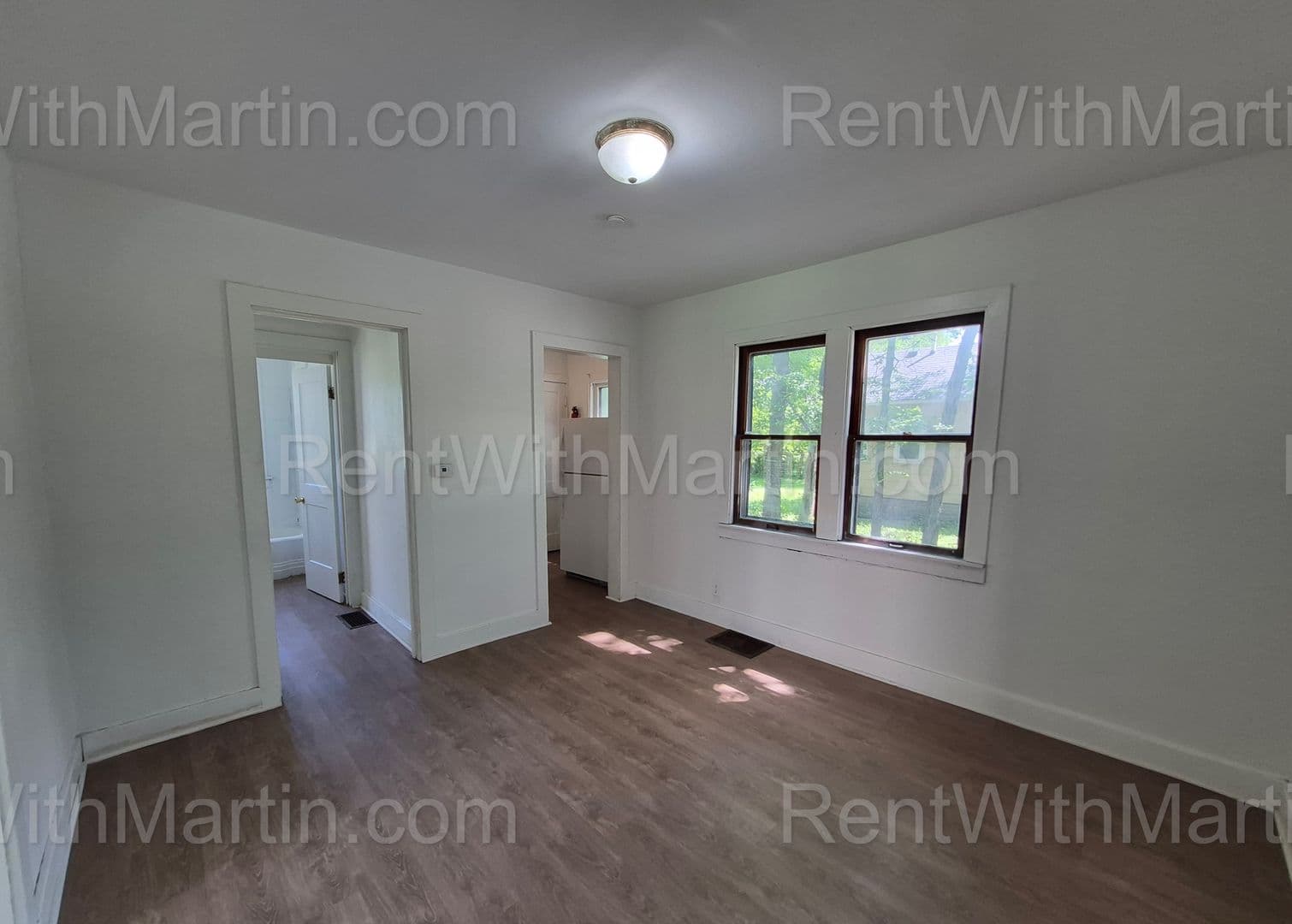 Waterloo House: 824 Logan Ave