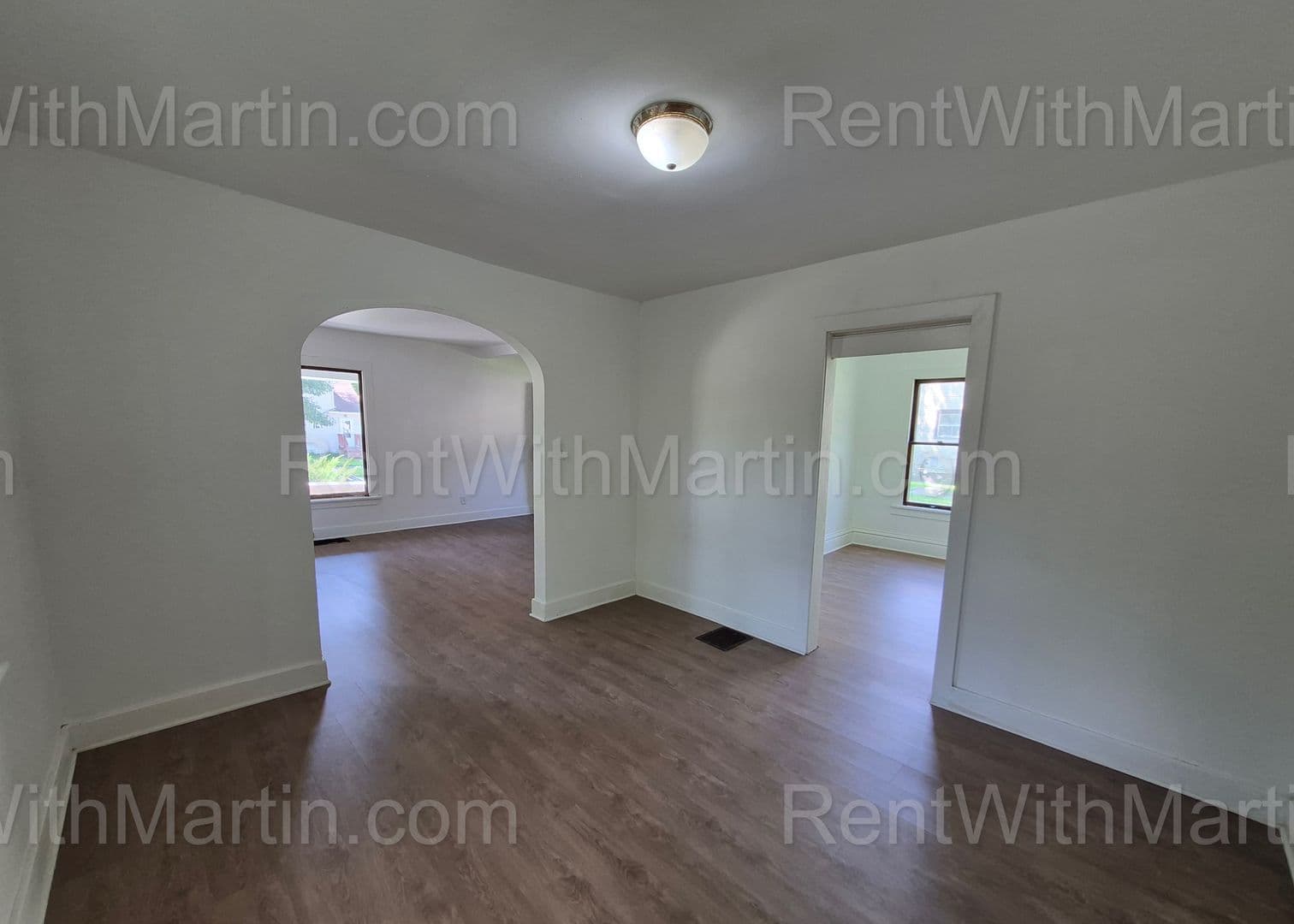 Waterloo House: 824 Logan Ave