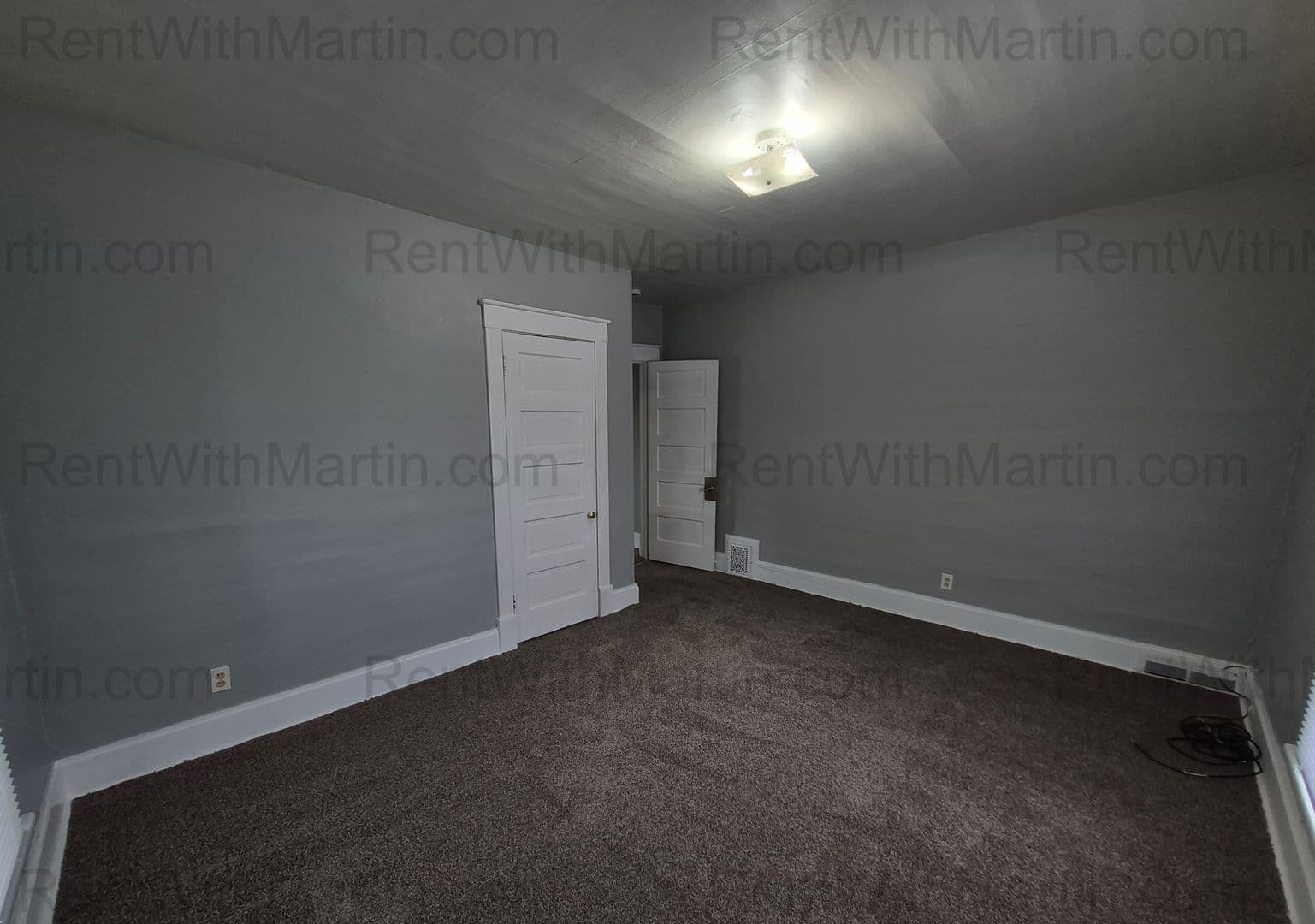 Waterloo House: 1404 W 2nd St
