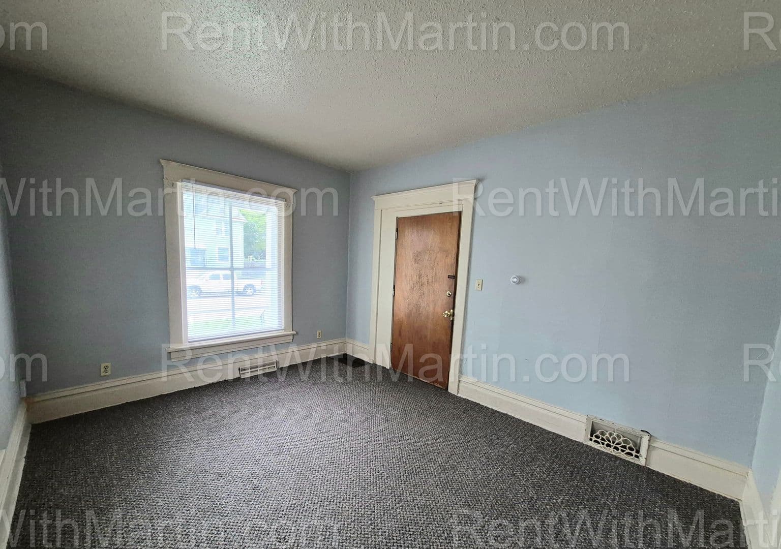 Waterloo Apartment: 910 Mulberry St