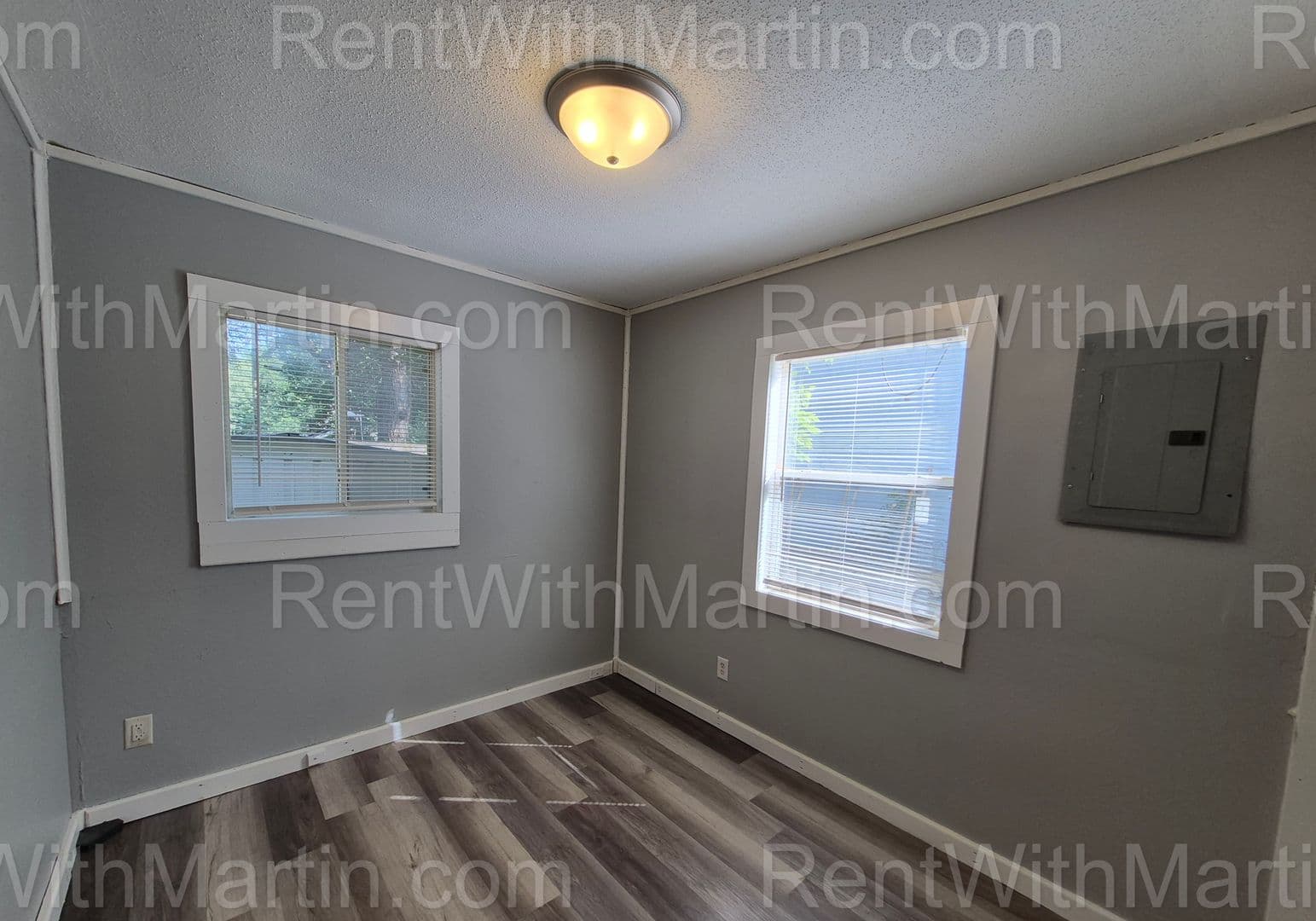 Waterloo House: 1212 Lincoln St