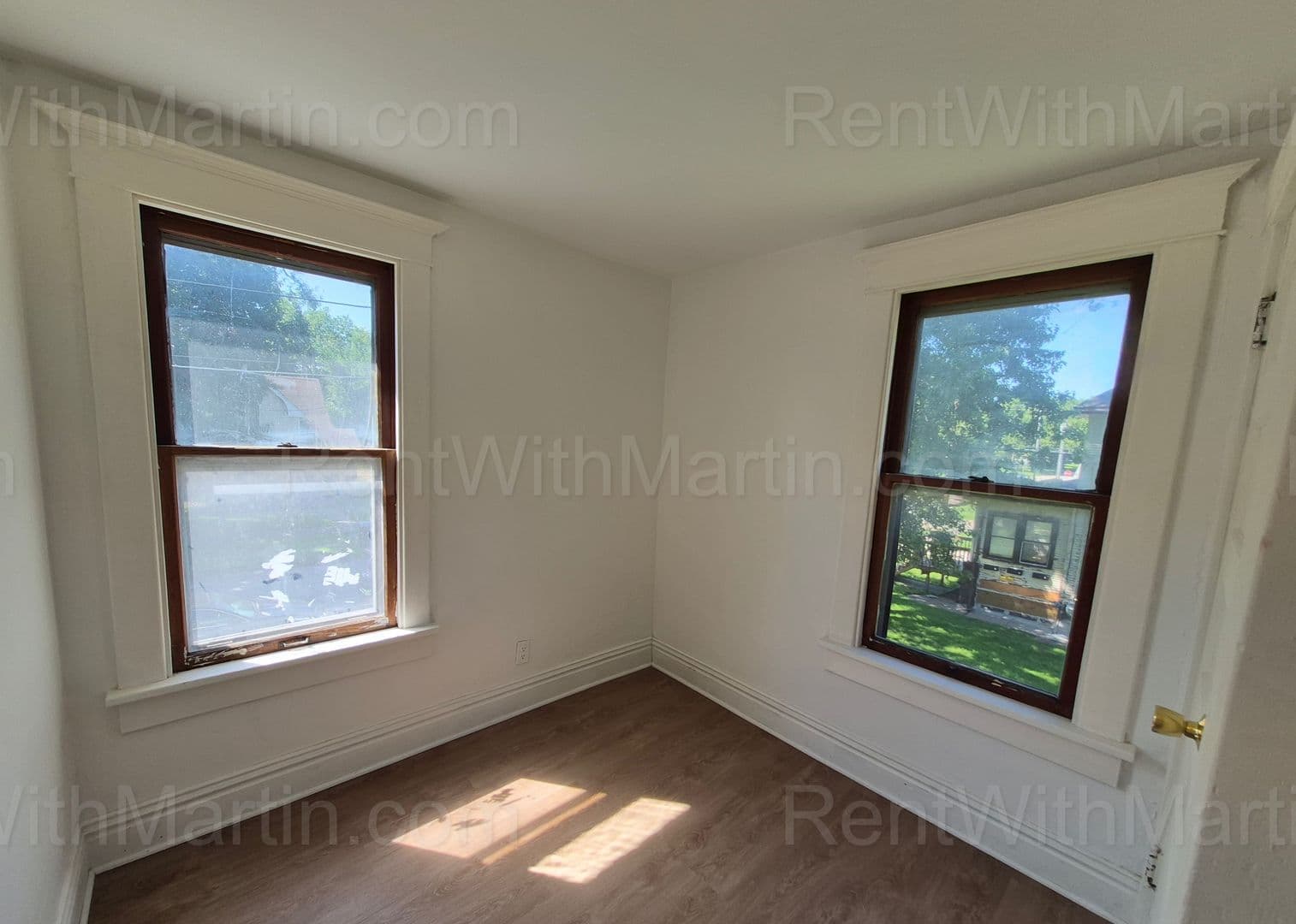 Waterloo House: 824 Logan Ave