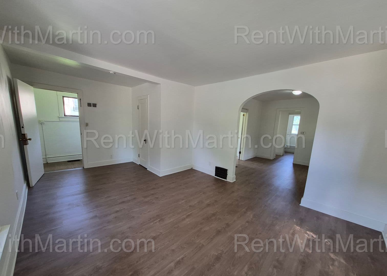 Waterloo House: 824 Logan Ave