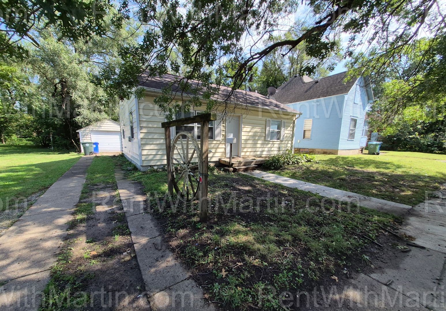 Waterloo House: 1212 Lincoln St