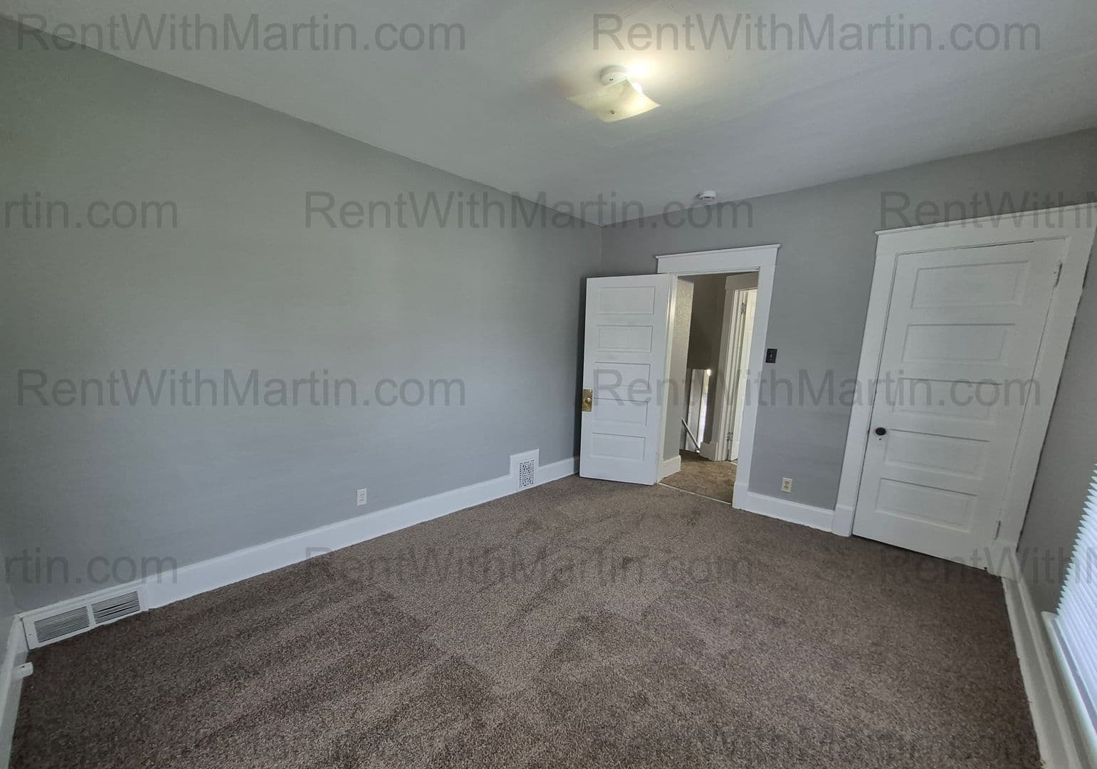 Waterloo House: 1404 W 2nd St