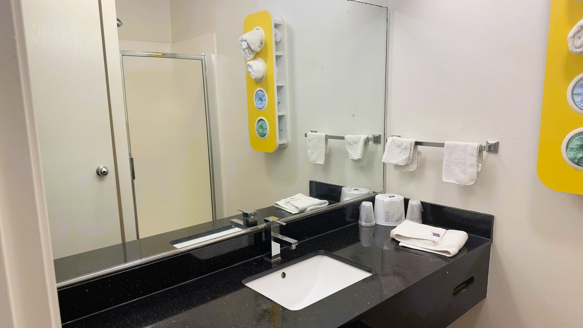 Waterloo Apartment: 2343 Logan Ave