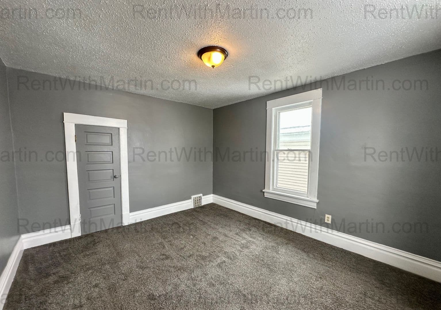 Waterloo Apartment: 910 Mulberry St