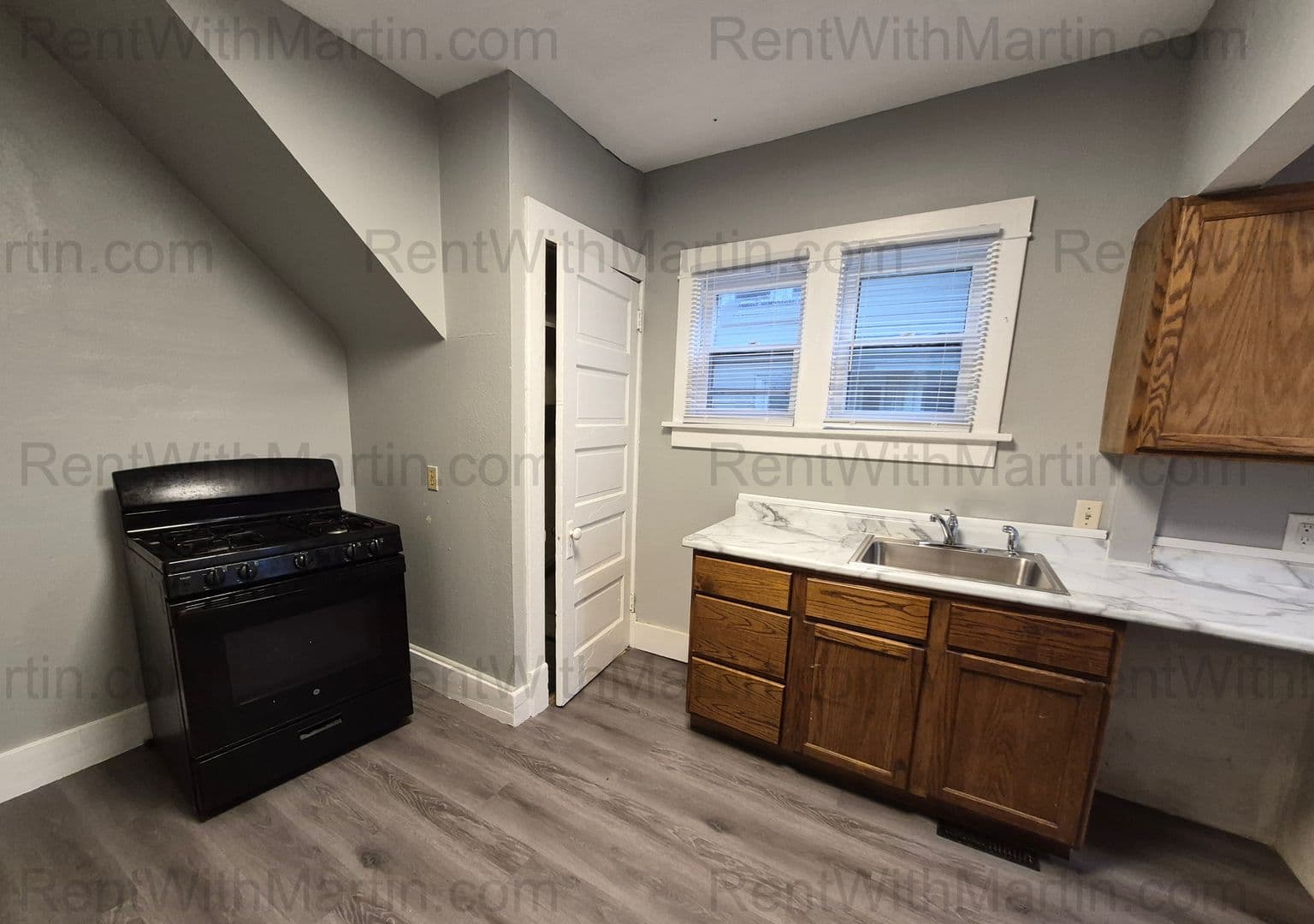 Waterloo House: 1404 W 2nd St