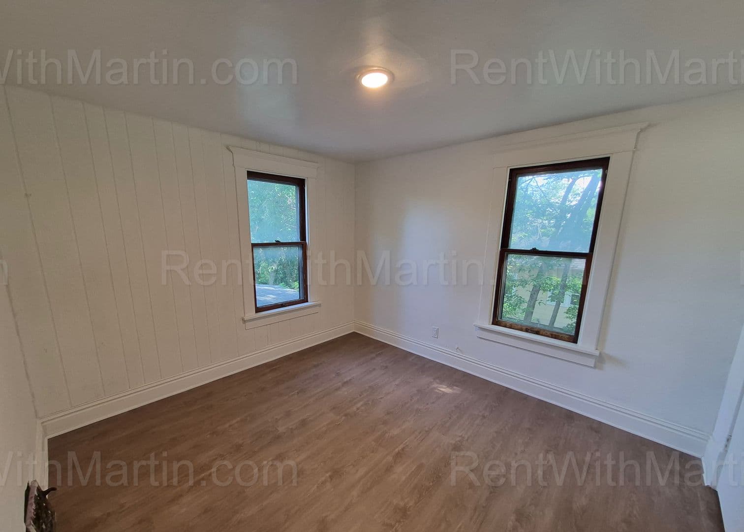Waterloo House: 824 Logan Ave