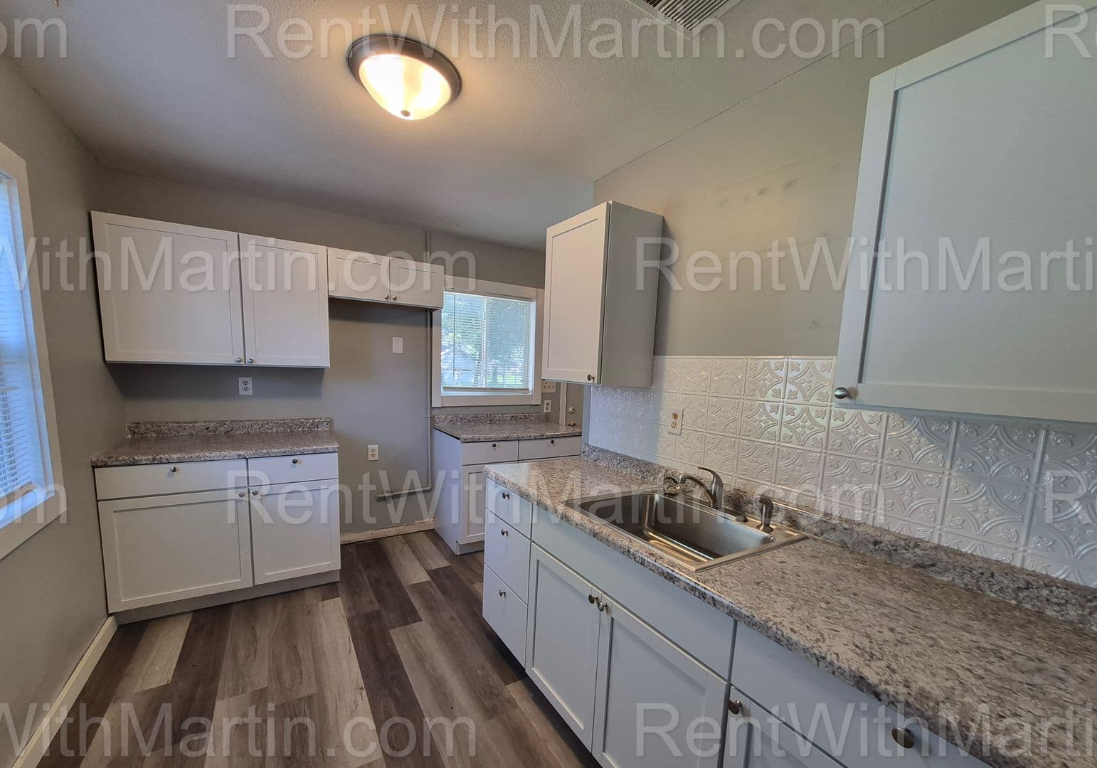 Waterloo House: 1212 Lincoln St
