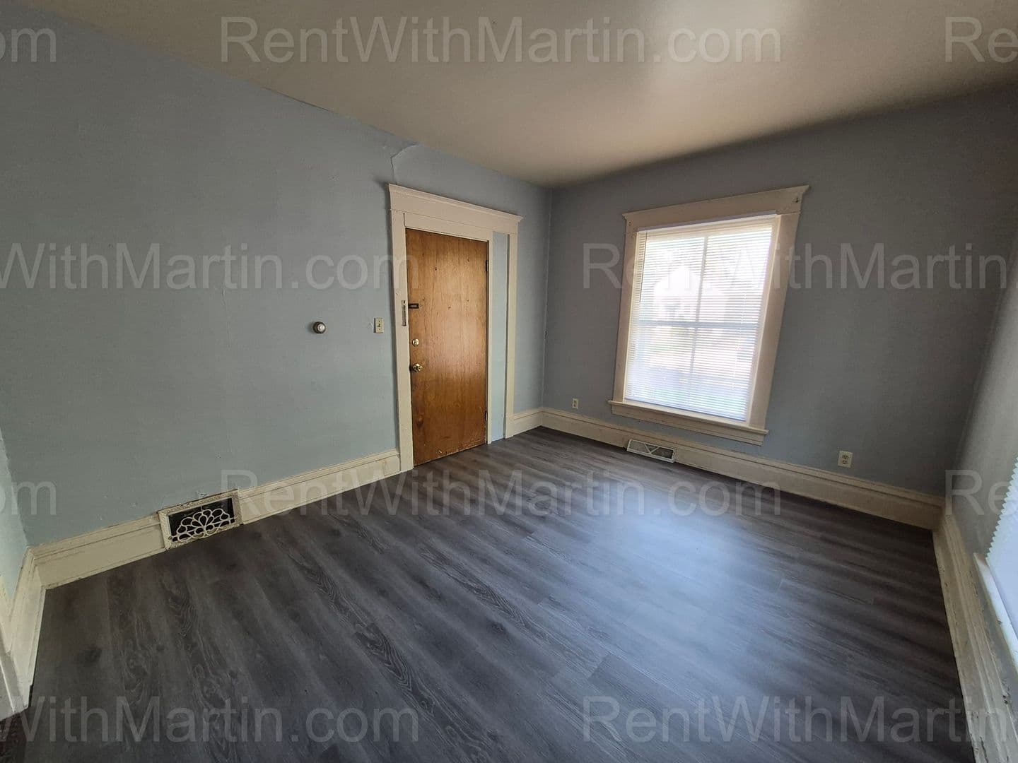 Waterloo Apartment: 910 Mulberry St