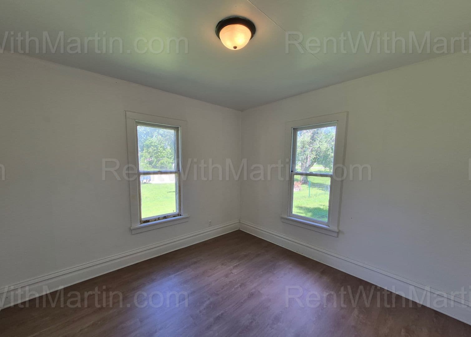 Waterloo House: 824 Logan Ave