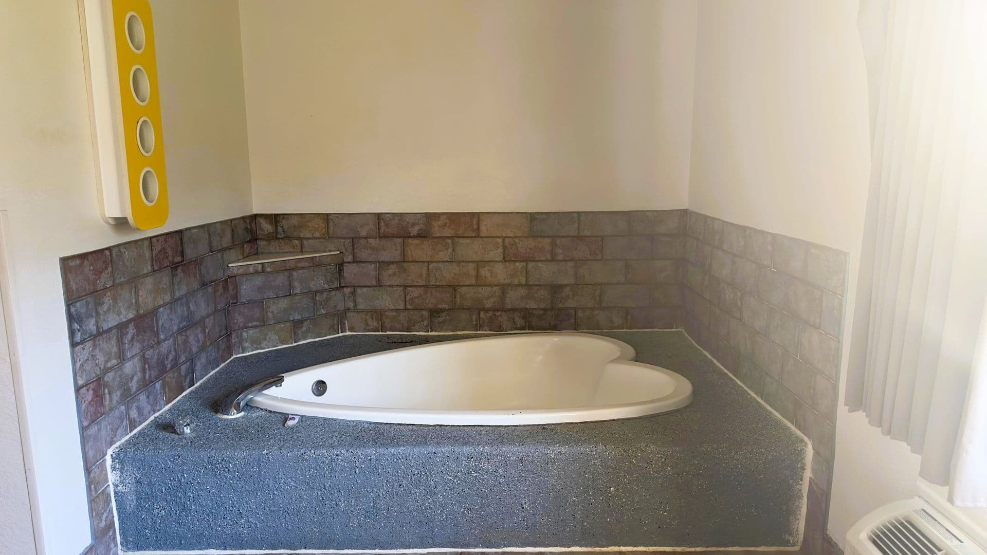 Waterloo Apartment: 2343 Logan Ave