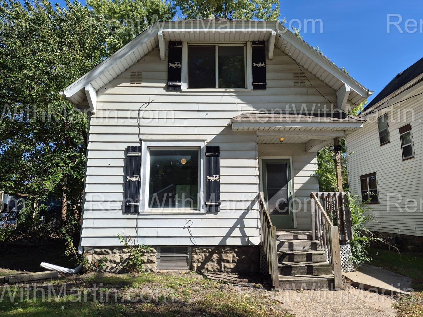 Waterloo House: 912 Broadway St