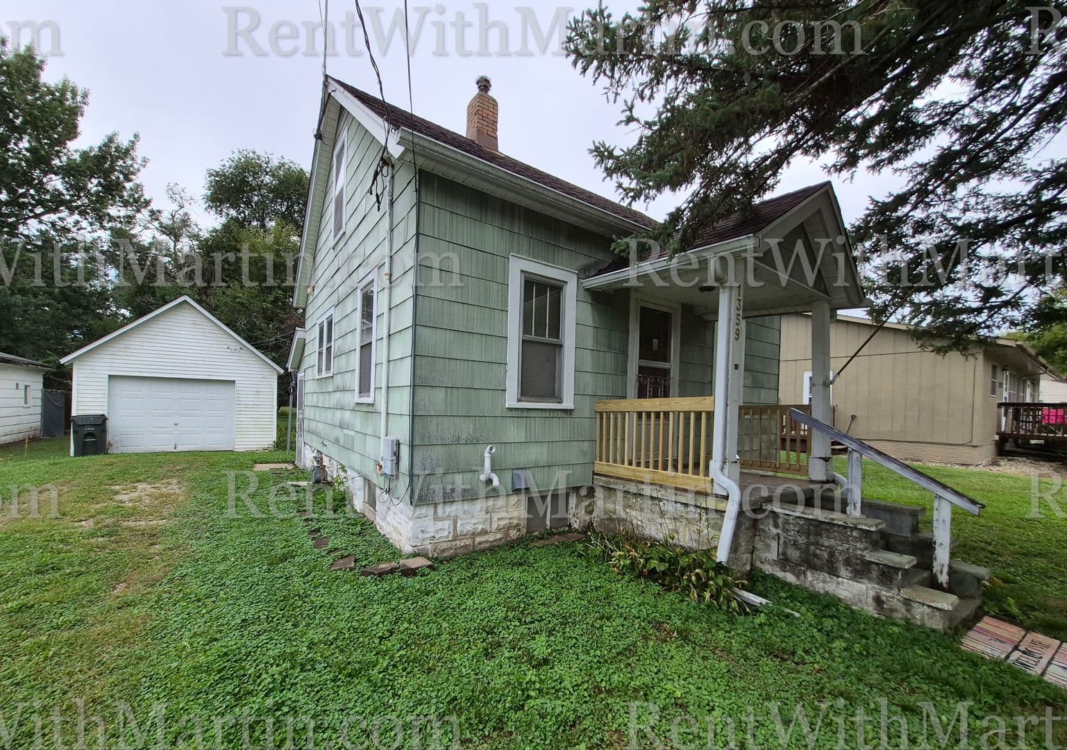 Waterloo House: 1359 Garden Ave