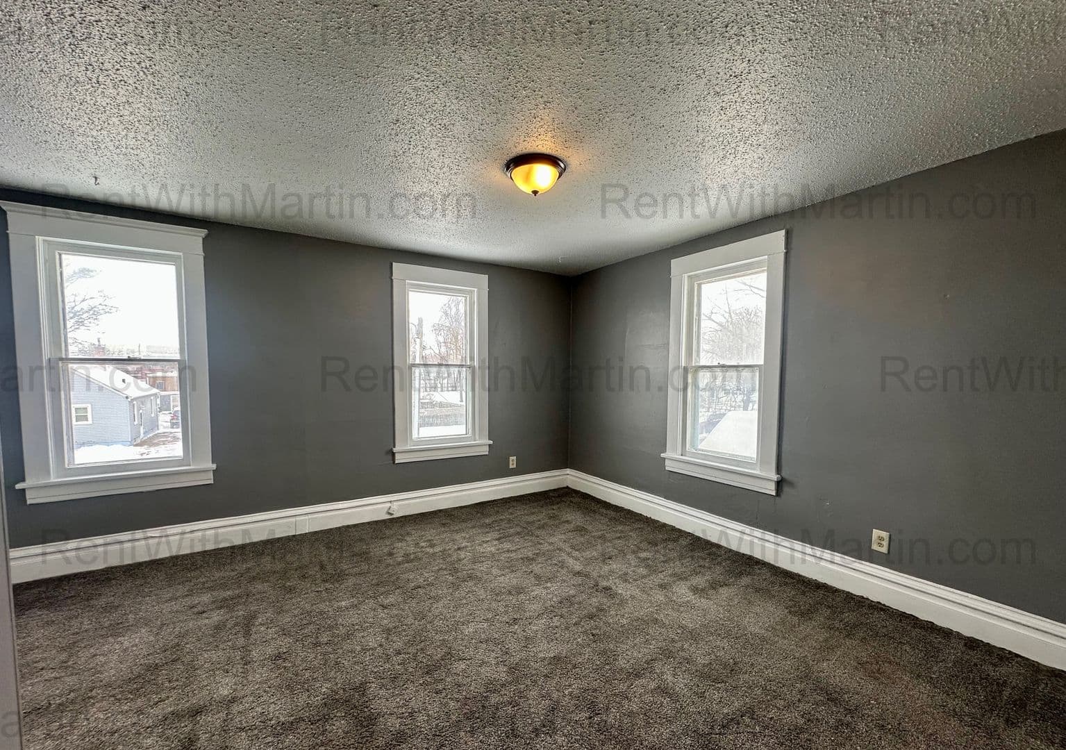 Waterloo Apartment: 910 Mulberry St