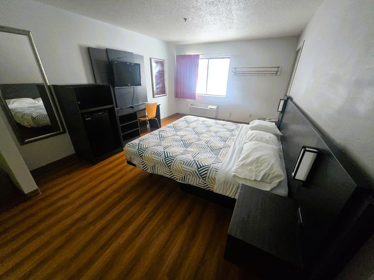 Waterloo Apartment: 2141 La Porte Rd