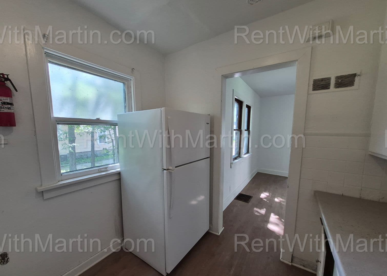 Waterloo House: 824 Logan Ave