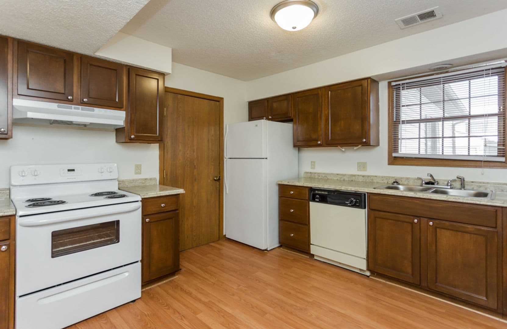Toledo Apartment: 6016-6038 Black Oak