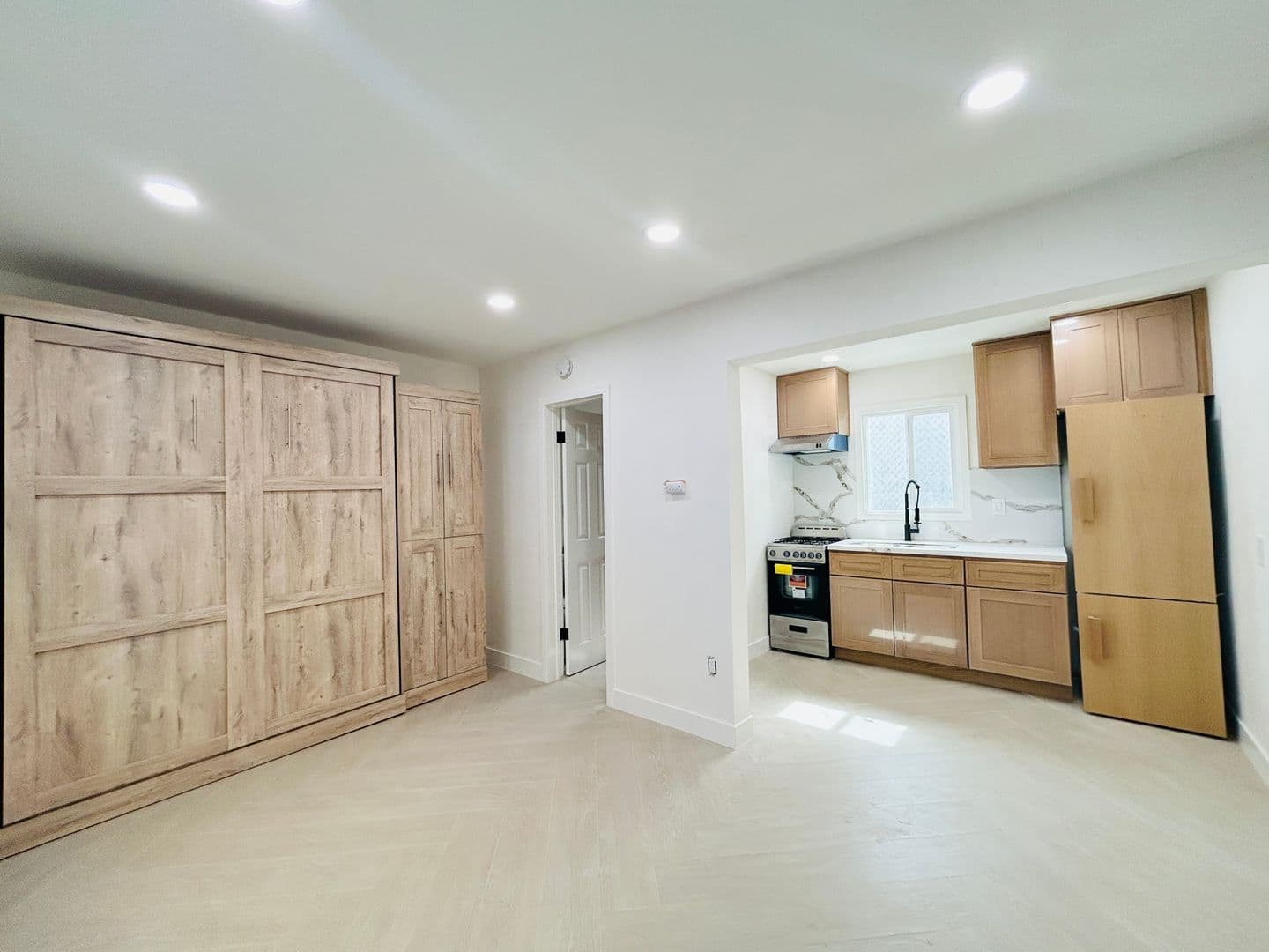 Venice Apartment: 633 Rose Ave