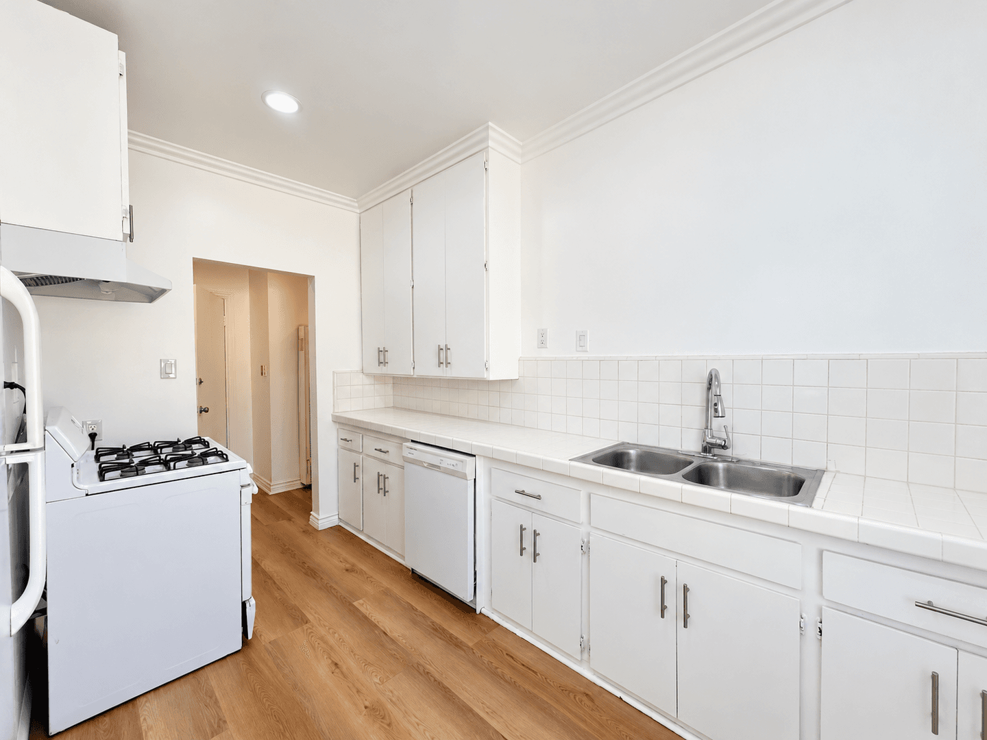 Los Angeles Apartment: 2126 Ridgeley Drive