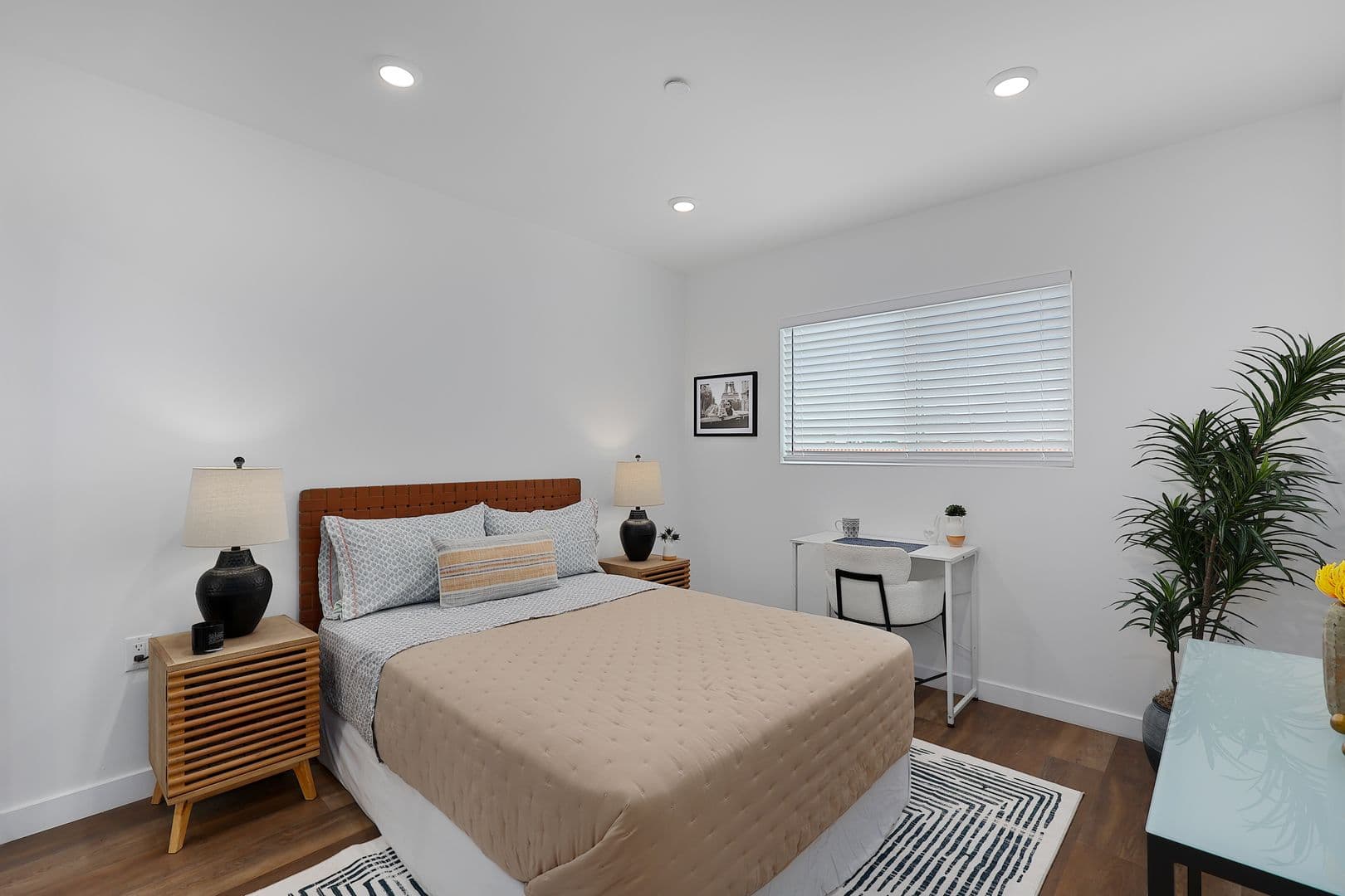 Sylmar Apartment: 13037 San Fernando