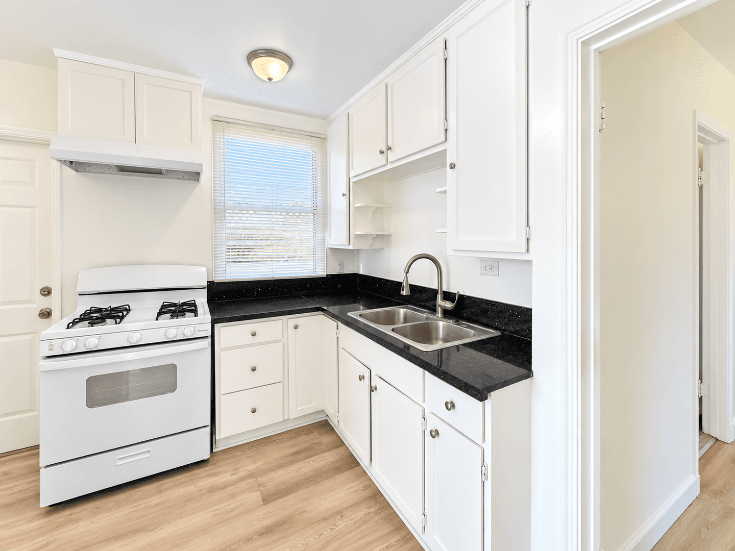 Burbank Apartment: 522 Rosemary Lane