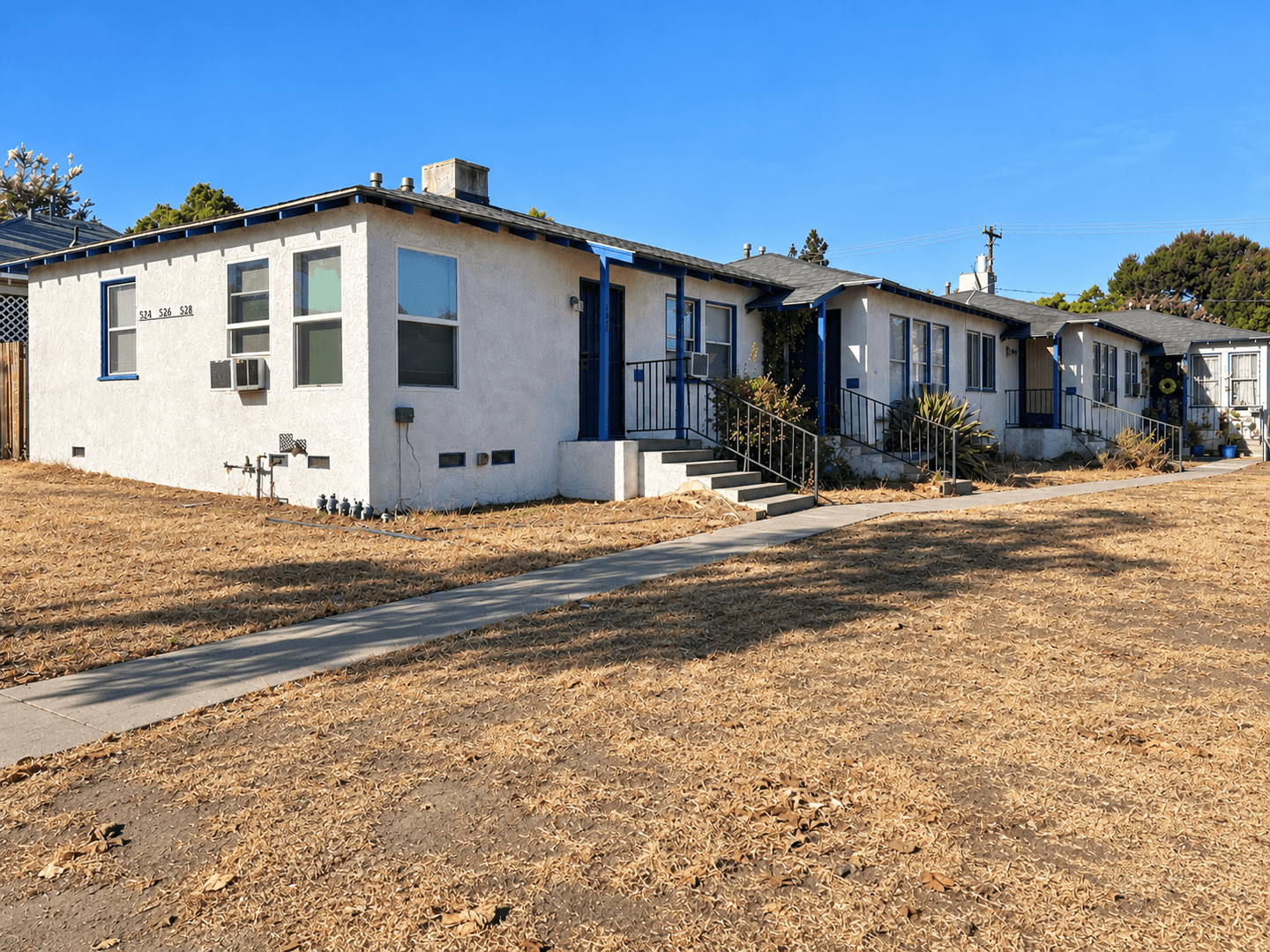 Burbank Apartment: 522 Rosemary Lane