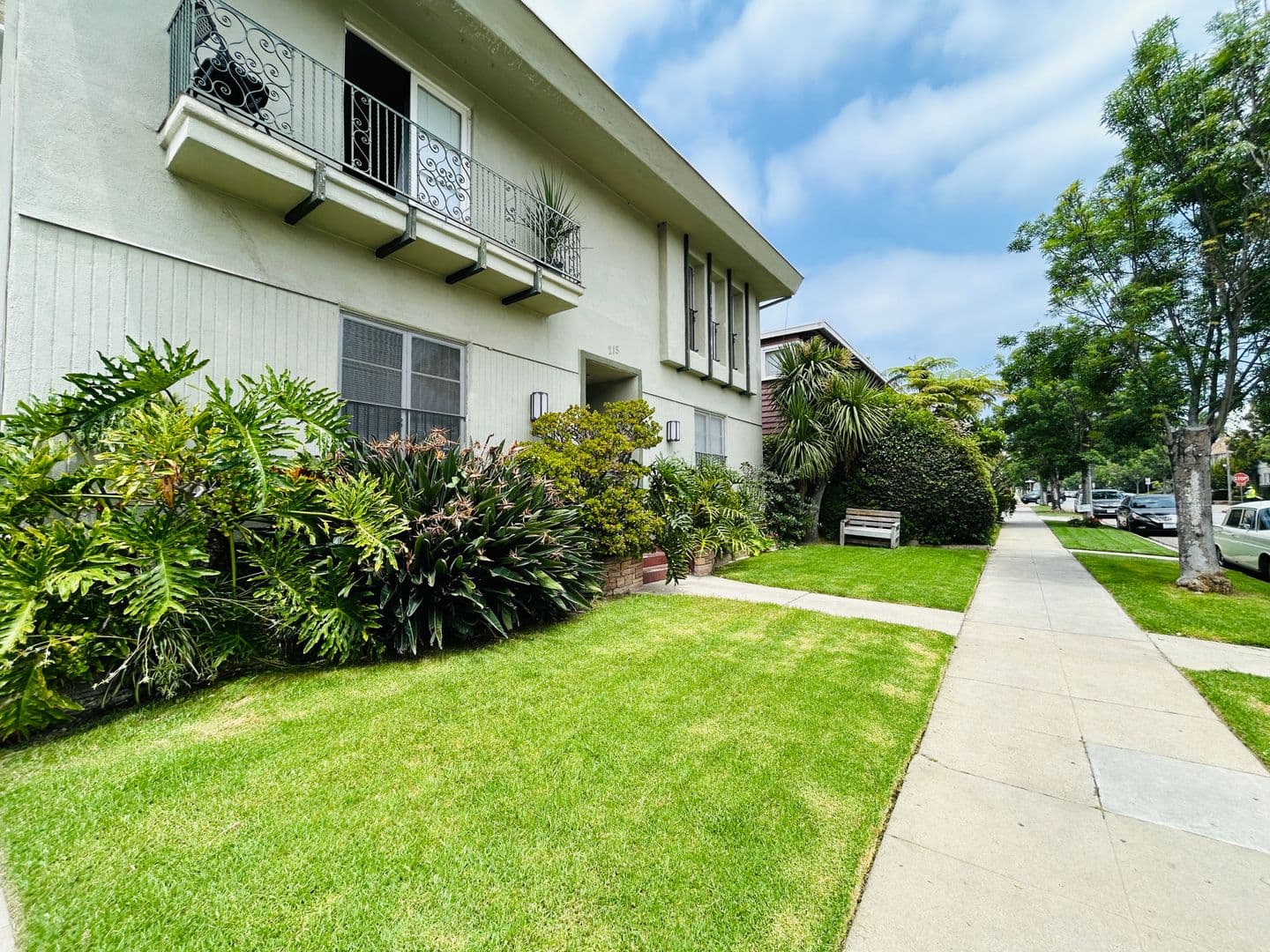 Beverly Hills Apartment: 215 S Elm Drive